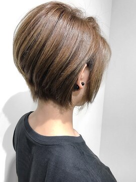 リアン(Lian) ショートボブのキレイなシルエット