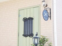 緑のドアと看板が目印です♪【春日部　南桜井駅徒歩5分】