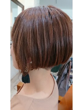ロハス(LOHAS) 前下がりショートボブ