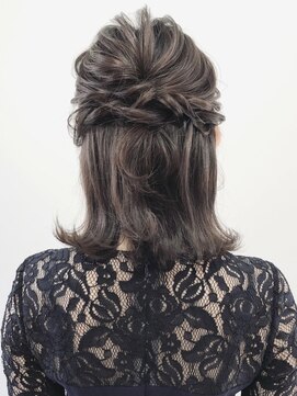 アメリ(AMELIE) 外ハネハーフアップ