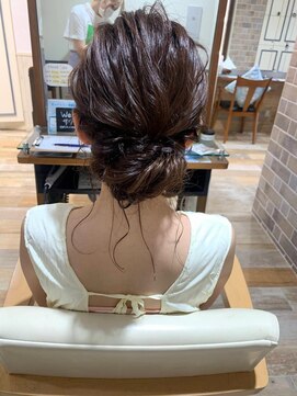 ネオリーブエム(Neolive em;) 夏・ヘアセット＊後れ毛たっぷりアップスタイル＊