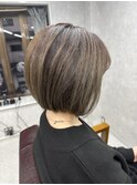 外国人風バレイヤージュ×グレージュ/大人め前下がりボブ