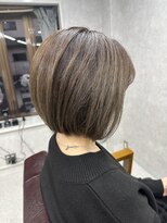 リアン(Lien) 外国人風バレイヤージュ×グレージュ/大人め前下がりボブ