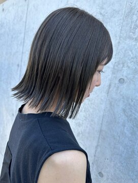 ミュウ(Miiiu) 大人かわいい黒髪暗髪ぱつっとミディアム20代30代40代人気