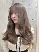ミルクティーベージュ顔周りレイヤーカット韓国風ヘアハイトーン
