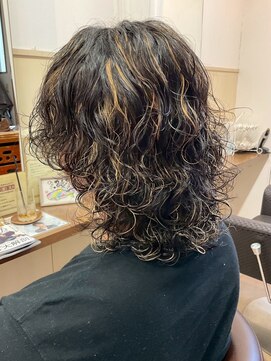 コアフィールフィス(COIFFURE fils) ウルフパーマスタイル スパイラル ツイスパ 金メッシュ