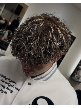 イーラ アメ村店(era) バロックパーマ　ツイストスパイラル眉カットメンズパーマ