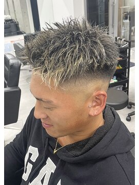 レボ 片町店(Revo) スキンフェード×金メッシュ