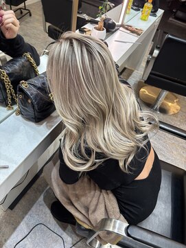 ブレンド 渋谷(BLend) ハイライトカラーミディアムバタフライカットデザインカラー