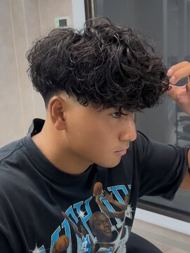 エルマーク 和歌山(L-MARK) スパイラルパーマ/ツイストパーマ/メンズ/センターパート/波巻き