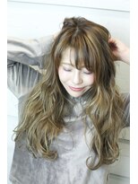 グランドライン(GRAND LINE)&nbsp;《GRAND LINE 代表 YUTAKA》グレーベージュ×ハイライトロング