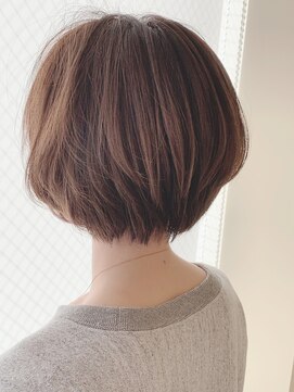 レウナ 外苑前(Reuna) 30代40代大人可愛いひし形ボブ　お手入れ簡単