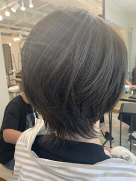 リノカヒリ(Lino kahili) 横顔美人☆くびれショート