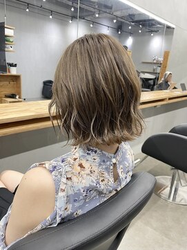 エヌ(N) 1ブリーチグレージュ