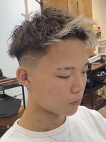 ルートヘアー(Root Hair)&nbsp;唯一無二 ホワイトフェイスフレーミング×パーマスタイル