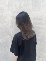 イチサンサン(/ 133)&nbsp;【/ 133】アッシュグレージュのグラデーション。〈room1 megu.〉