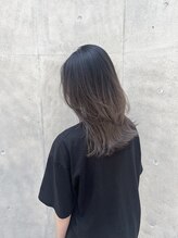 イチサンサン(/ 133) 【/ 133】アッシュグレージュのグラデーション。〈room1 megu.〉