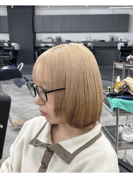 アウラ(AURA) ブロンドベージュボブ顔周りレイヤー