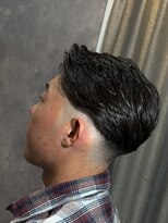 メグロバーバーショップロッポンギ 目黒六(MEGURO BARBER SHOP 6PPONGI) フェザーアップ/スキンフェード
