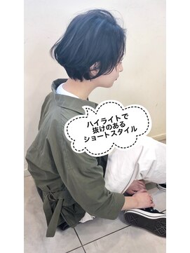 トルネード(TORNADO) 外国人風ショートボブ ハイライト 暗髪グレージュ　白髪ぼかし