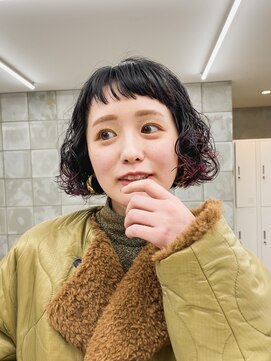 トゥコ(tuco) ミニボブ ハイライト ピンク デザインカラー オン眉