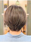 360度、美フォルム。上品ショートで魅せる後ろ姿