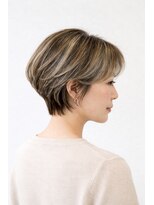 アットティー 金沢八景(at tee...)&nbsp;*丸みショートで叶える大人の白髪ぼかしハイライト提案*