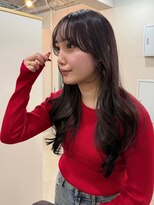カミエ(kamie) 透明感あふれるグレージュロング × 上質な艶感