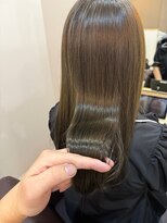 アトレ 梅田店(attrait)&nbsp;ロングヘアの上品なブラウンカラー × 艶髪トリートメント