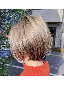 プラグ(Plug) 骨格カットショートボブインナーカラー30代40代似合わせカット