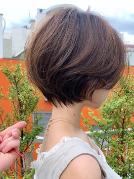 ビュー フクオカ(VIEW FUKUOKA) 大人かわいい美髪ホワイトグレージュ ネビージュショートボブ