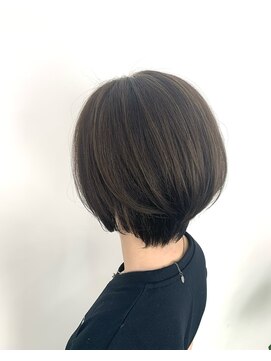 ルヴェルヘアー(Revel hair) ショートボブ×カーキアッシュ