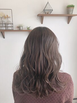 アン(Un) グレージュ×セミロング