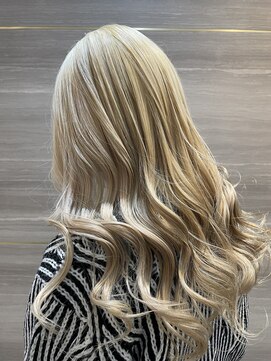 ラビス クローバー(Lovis clover) こなれミディイメチェンヘアスタイル