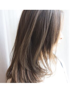 ルッソカナン(Lusso canaan) レイヤーカット/ストレートロング/ベージュカラー