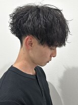 ヒュイル バイ ニアウ(Hwyl by Niau)&nbsp;メンズマッシュパーマツイストパーマスパイラルパーマ刈り上げ