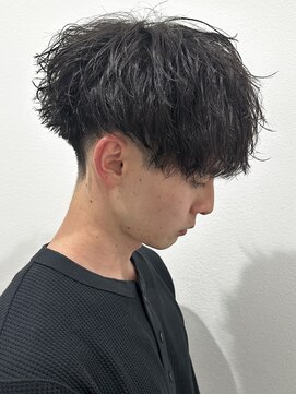 ヒュイル バイ ニアウ(Hwyl by Niau) メンズマッシュパーマツイストパーマスパイラルパーマ刈り上げ