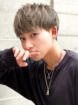 エルマーク 渋谷(L-MARK) マッシュブリーチハイトーンハイライトスパイラルツーブロック