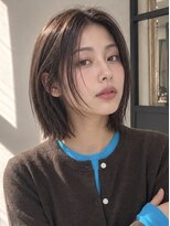 ユーフォリア 青山(Euphoria) ミディアムウルフ切りっぱなしシースルーバンググレージュ青山