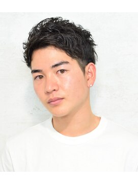 フリーク バーバーショップ 都島店(FREAK BARBER SHOP) クセ毛風パーマ刈り上げツーブロック黒髪アップバング