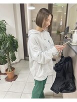 ユーリ(juli)&nbsp;ハイライトとグリーンカラー