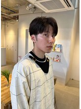 大人気！韓国風コンマバングナチュラルセンターパートメンズヘア