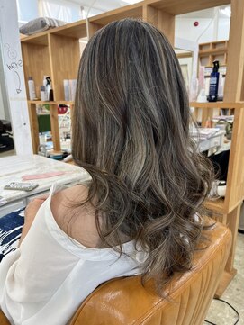 レオ 幸手(Leo) 10代20代★大人かわいいダブルカラーブリーチミルクティーカラー