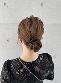 お呼ばれヘア　まとめ髪　シニヨン　ミディアムロング