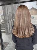 グレージュ切りっぱなしボブ前髪ありミニボブミルクティベージュ