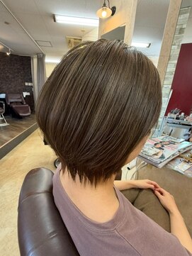 スーペリオル(Superior) 大人ショート/白髪ぼかしハイライト