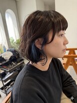 アンバー(Amber)&nbsp;癖毛を活かしたボブ×イヤリングカラー