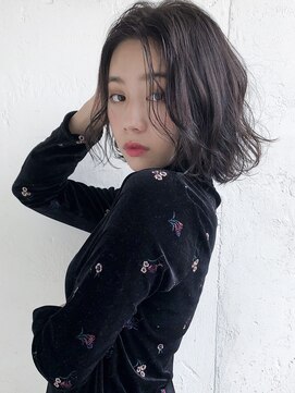 ルティア(Lutia) ダブルカラー グレージュ クラシカル ワンレン