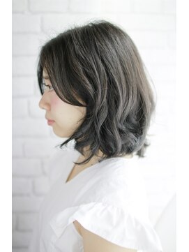 フォーハウス プラスエヌ(FOURHAUS +n) 20代30代40代　てっとり早く美増しボブ【草津】