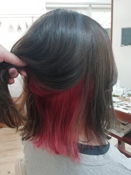 ニコル(Nicole) ナチュラルに目立つ！インナーカラー